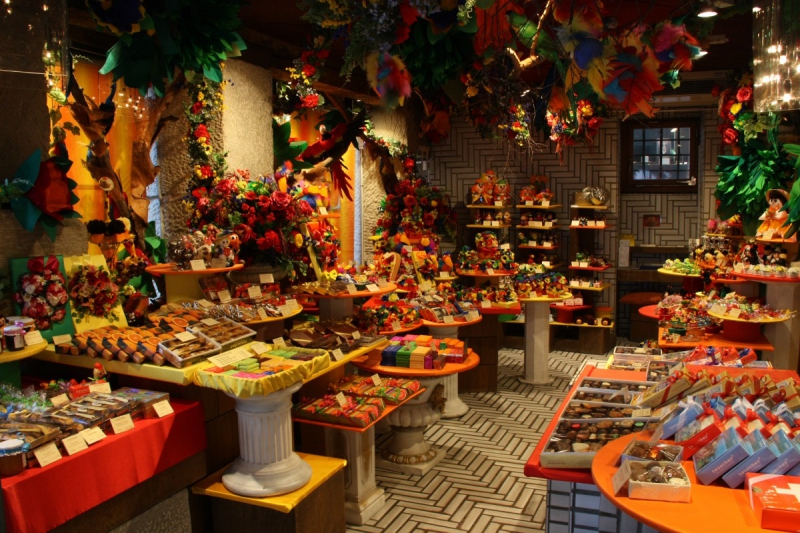 vente-HYERES-min_candy_store_chocolate_shop_chocolate_switzerland-393515